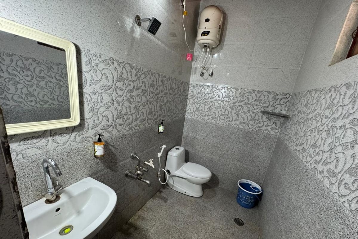 Room (Paris) With AC