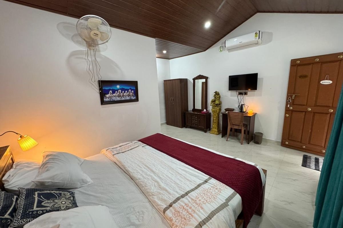 Room (Paris) With AC